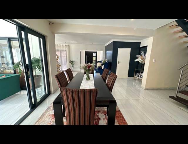 6 BEDROOM HOUSE FOR SALE IN BLUE VALLEY GOLF ESTATE